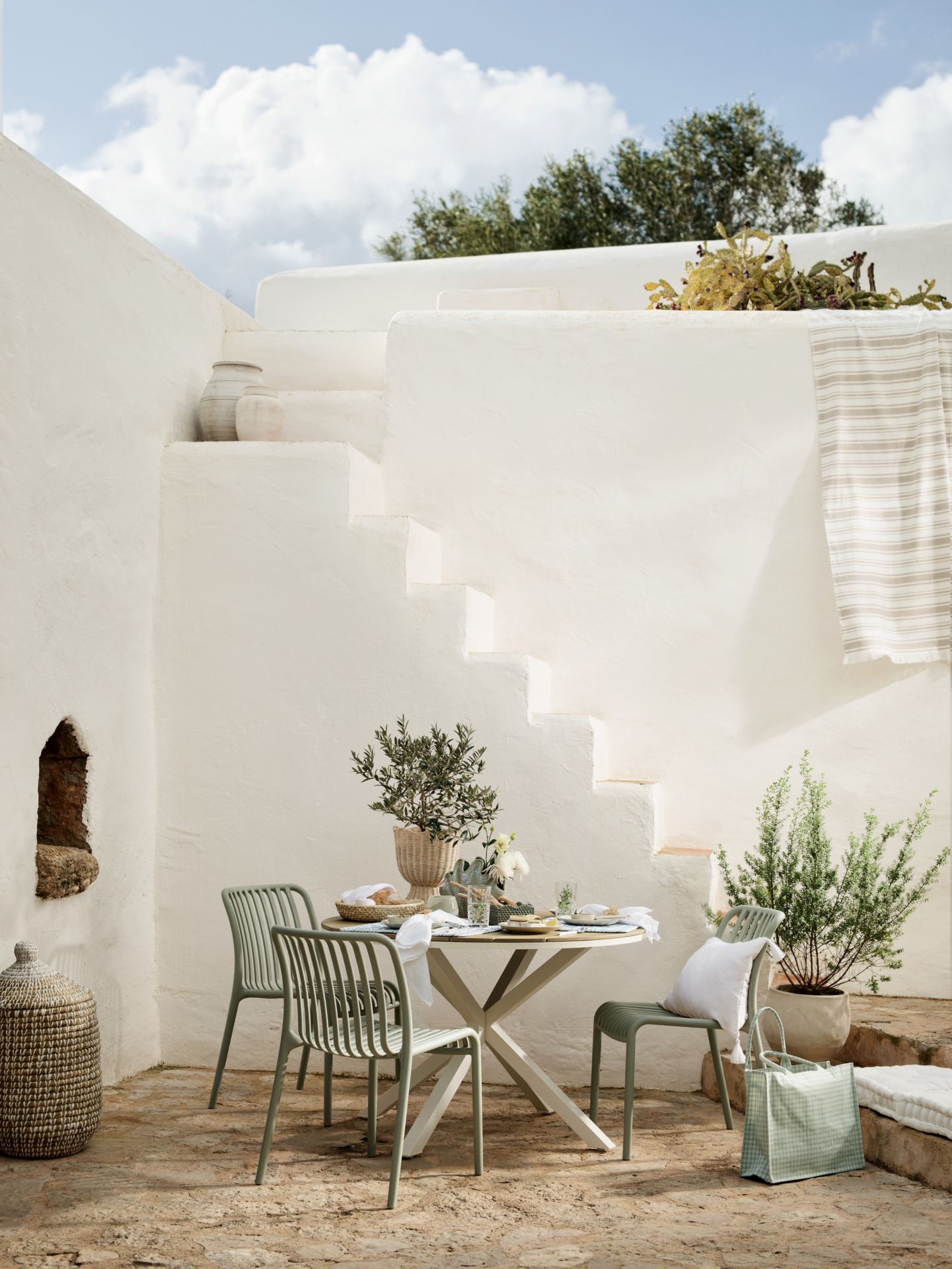 Puutarhapöytä luonnonvalkoinen - 4