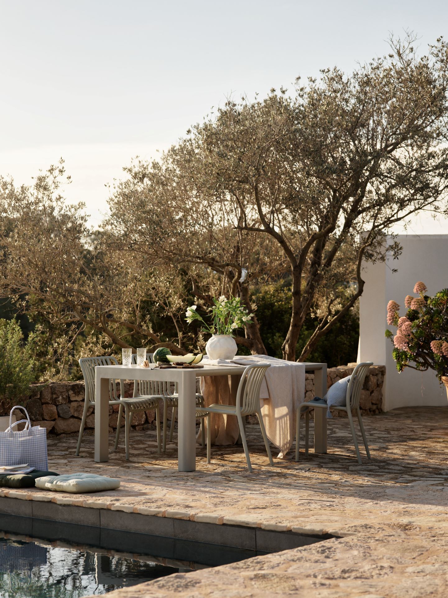 Puutarhapöytä harmaanvihreä - 4