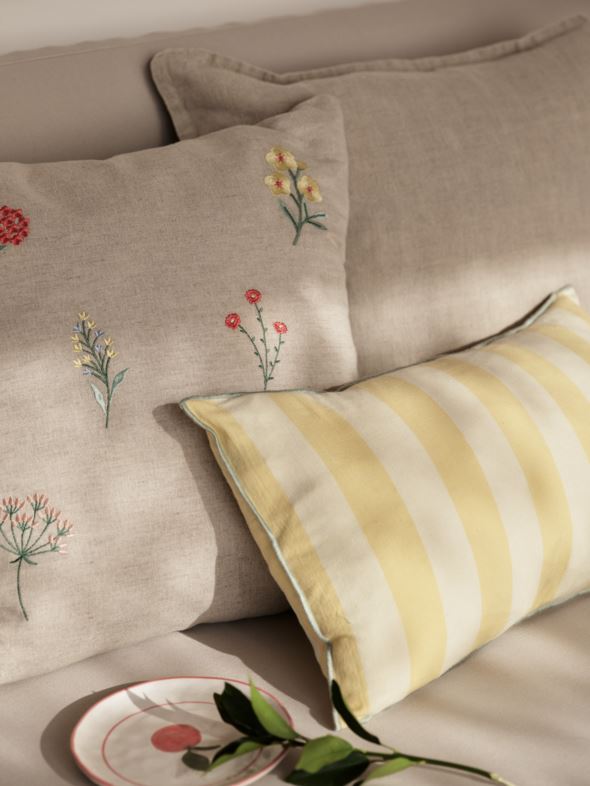 Koristetyynynpäällinen keltainen - 2