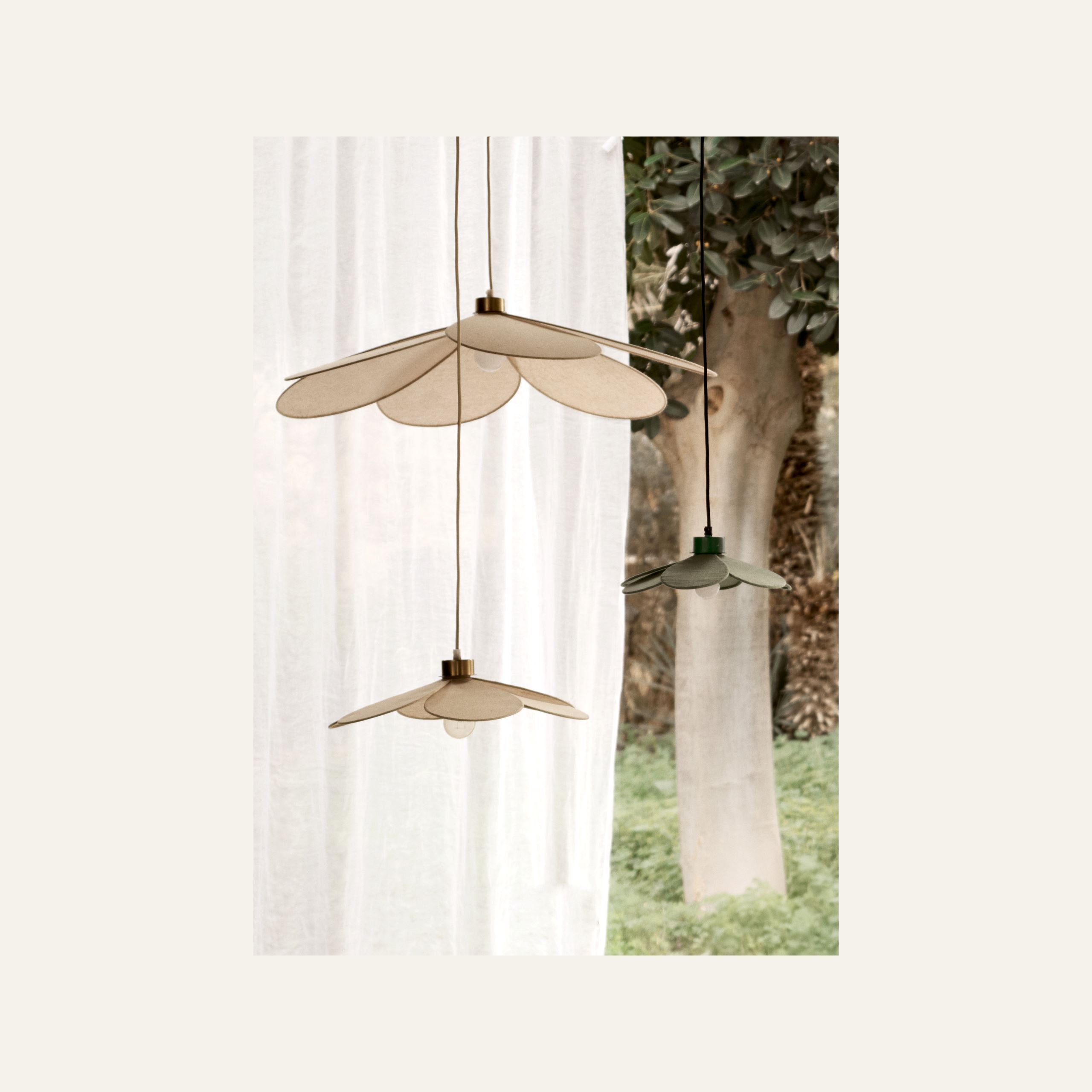 Kattovalaisin luonnonväri - 2