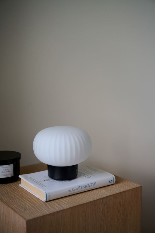 Ladattava pöytävalaisin musta - 2