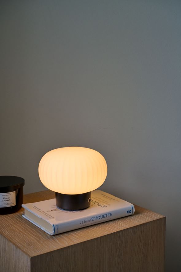 Ladattava pöytävalaisin musta - 3