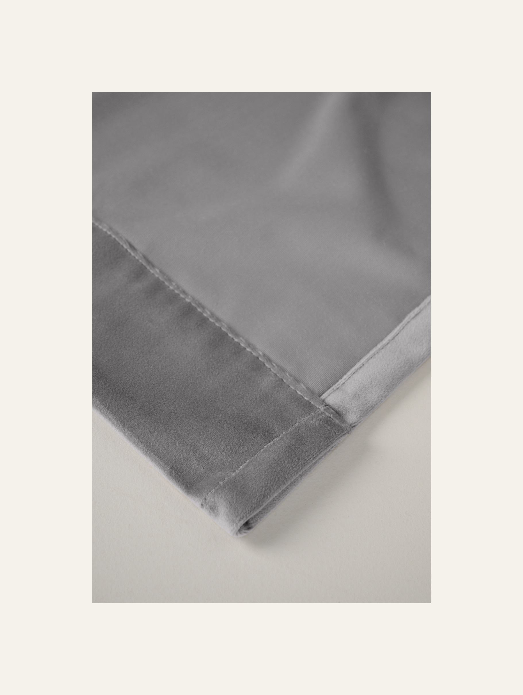 Verho vaaleanharmaa - 3