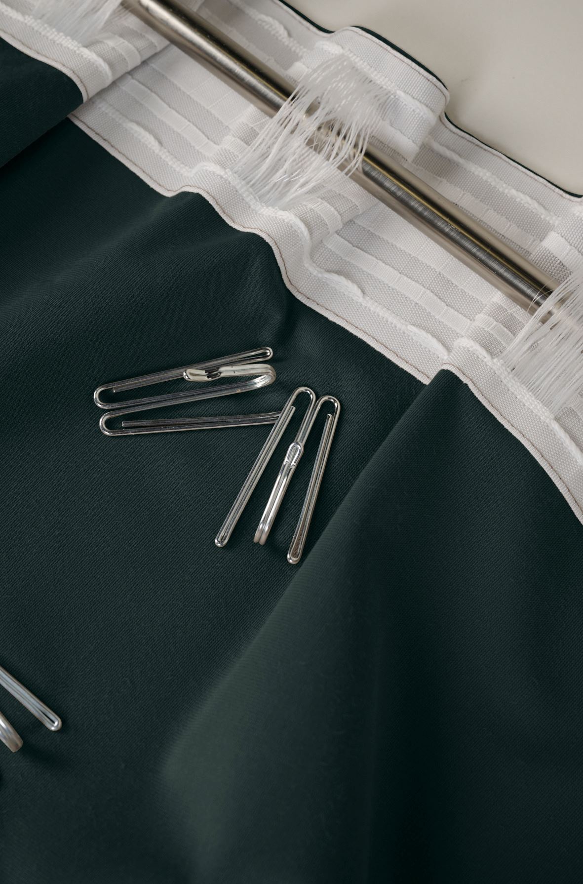 Verho tummanvihreä - 4