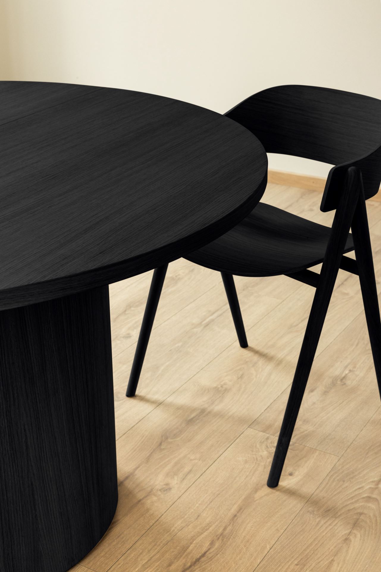 Ruokapöytä musta - 8