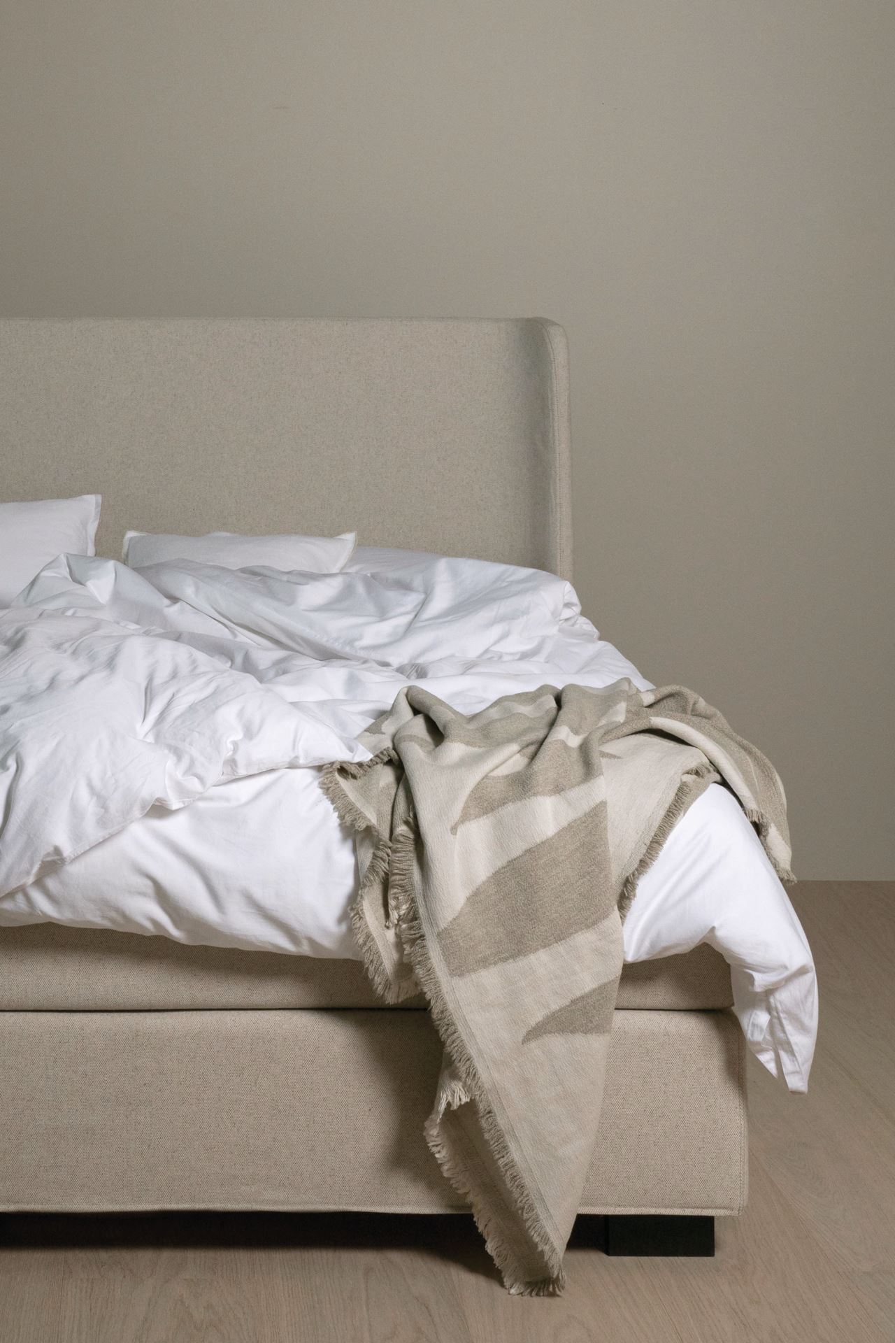 Sängynpääty luonnonväri - 9