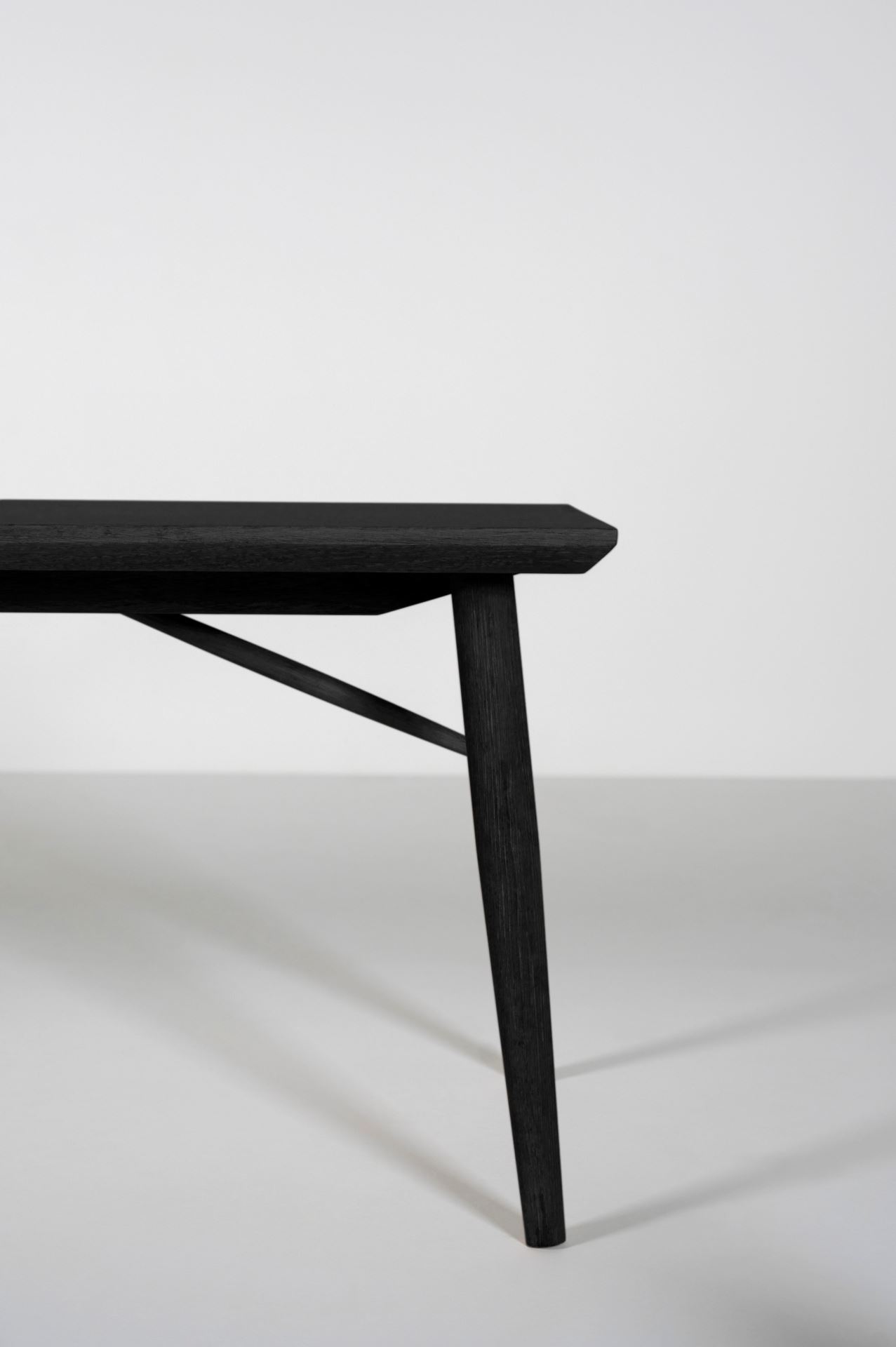 Ruokapöydän penkki musta - 2