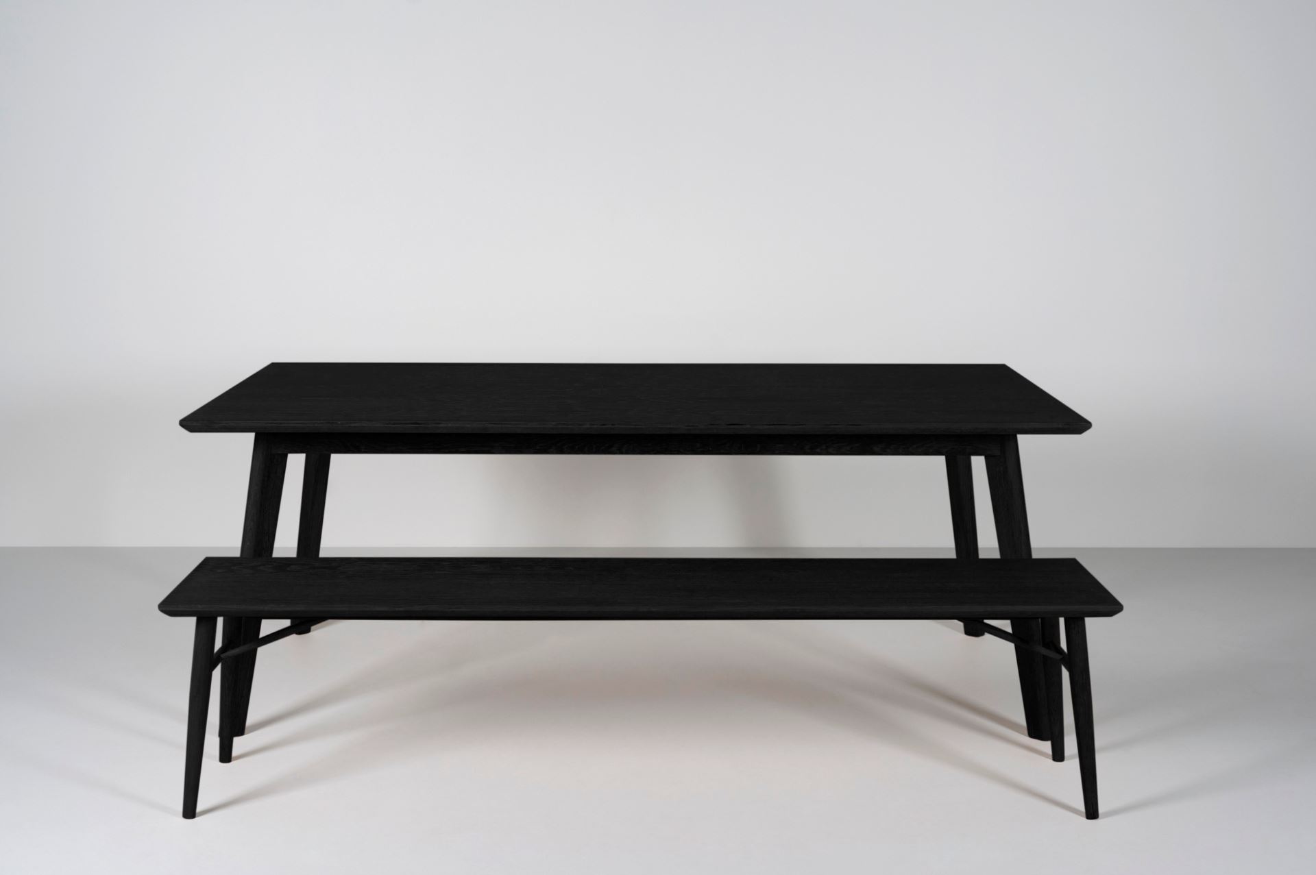 Ruokapöytä musta - 2