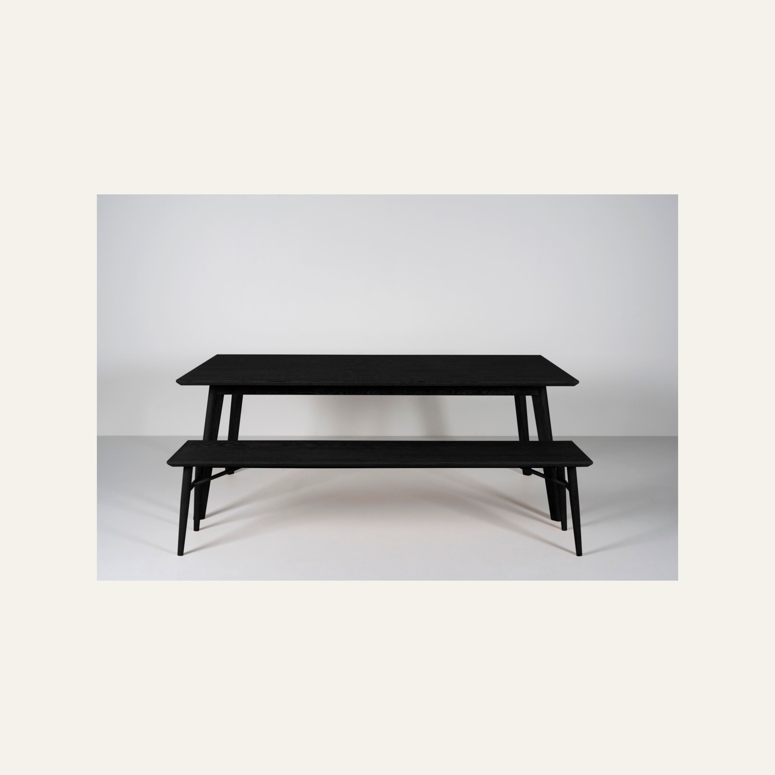 Ruokapöytä musta - 2