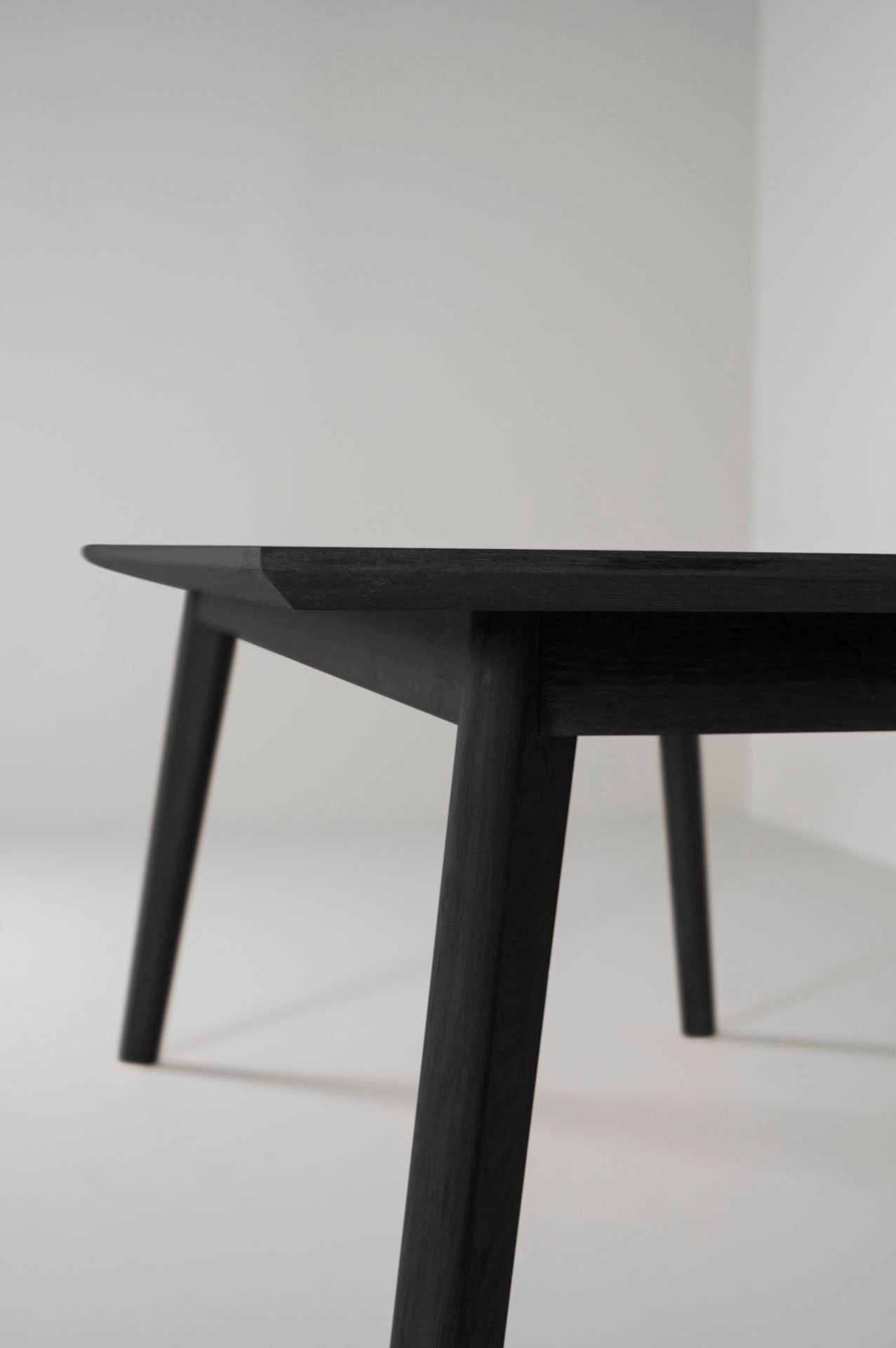 Ruokapöytä musta - 4