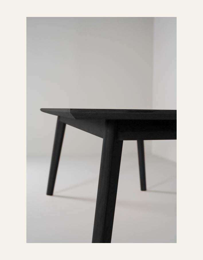 Ruokapöytä musta - 4