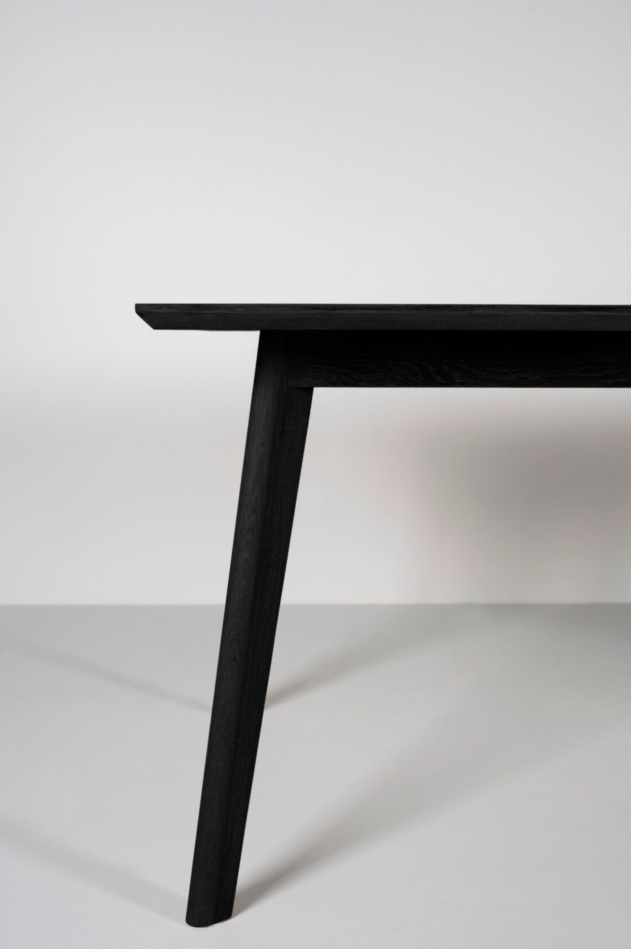 Ruokapöytä musta - 3