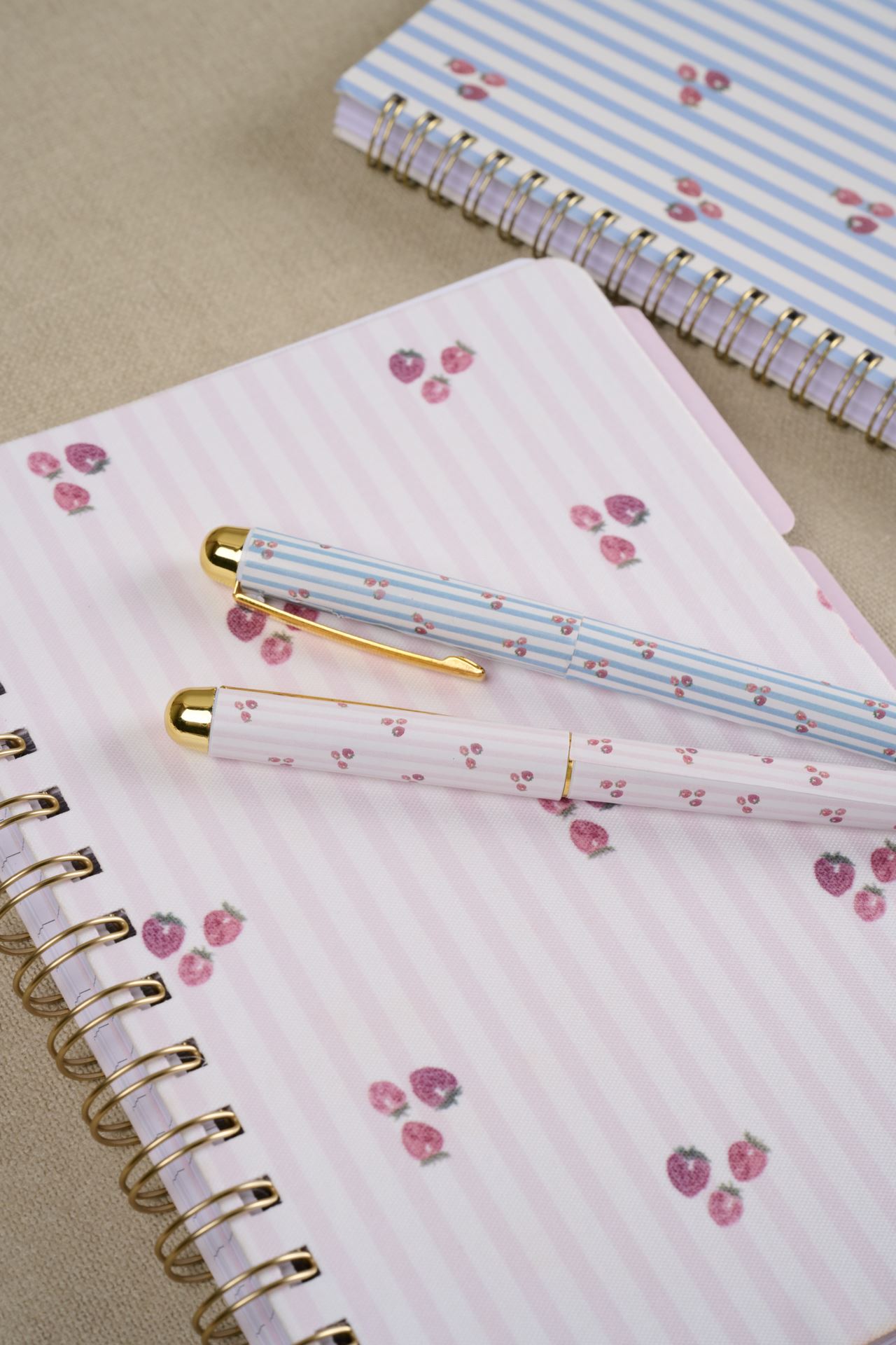 Muistikirja välilehdillä moniväri/roosa - 2