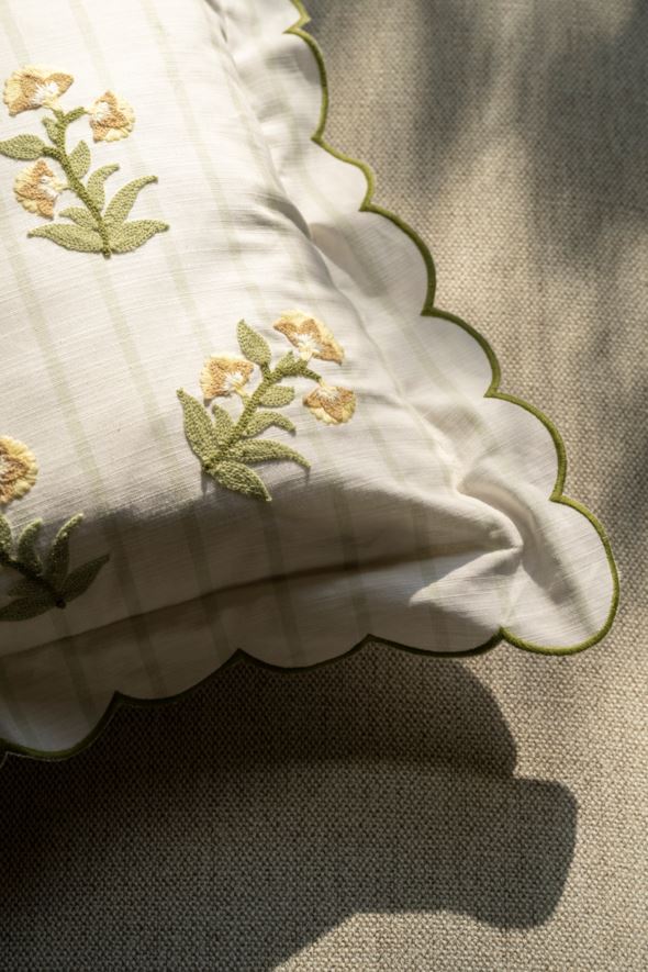 Koristetyynynpäällinen valkoinen - 2