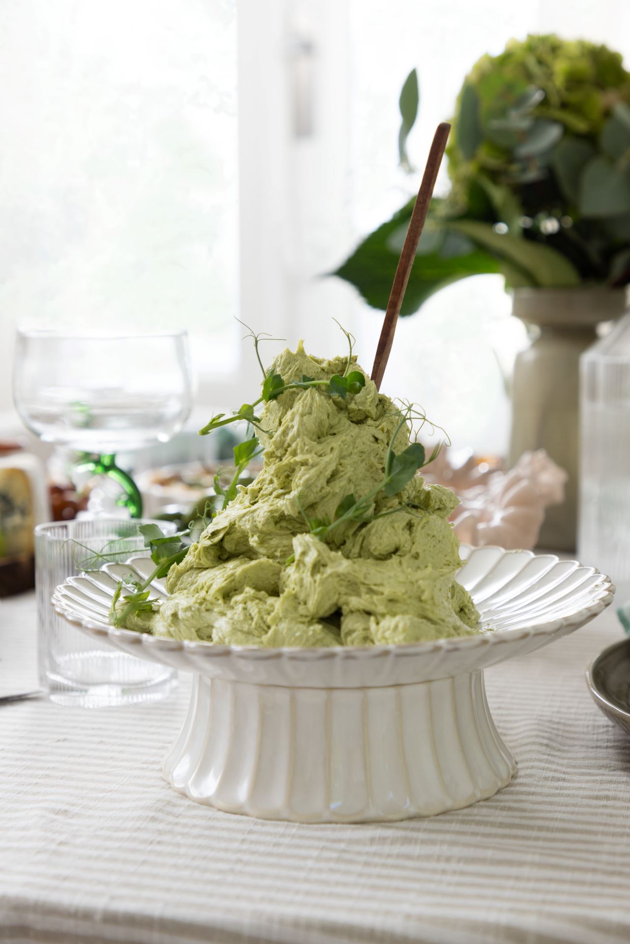 Jalallinen astia valkoinen - 2