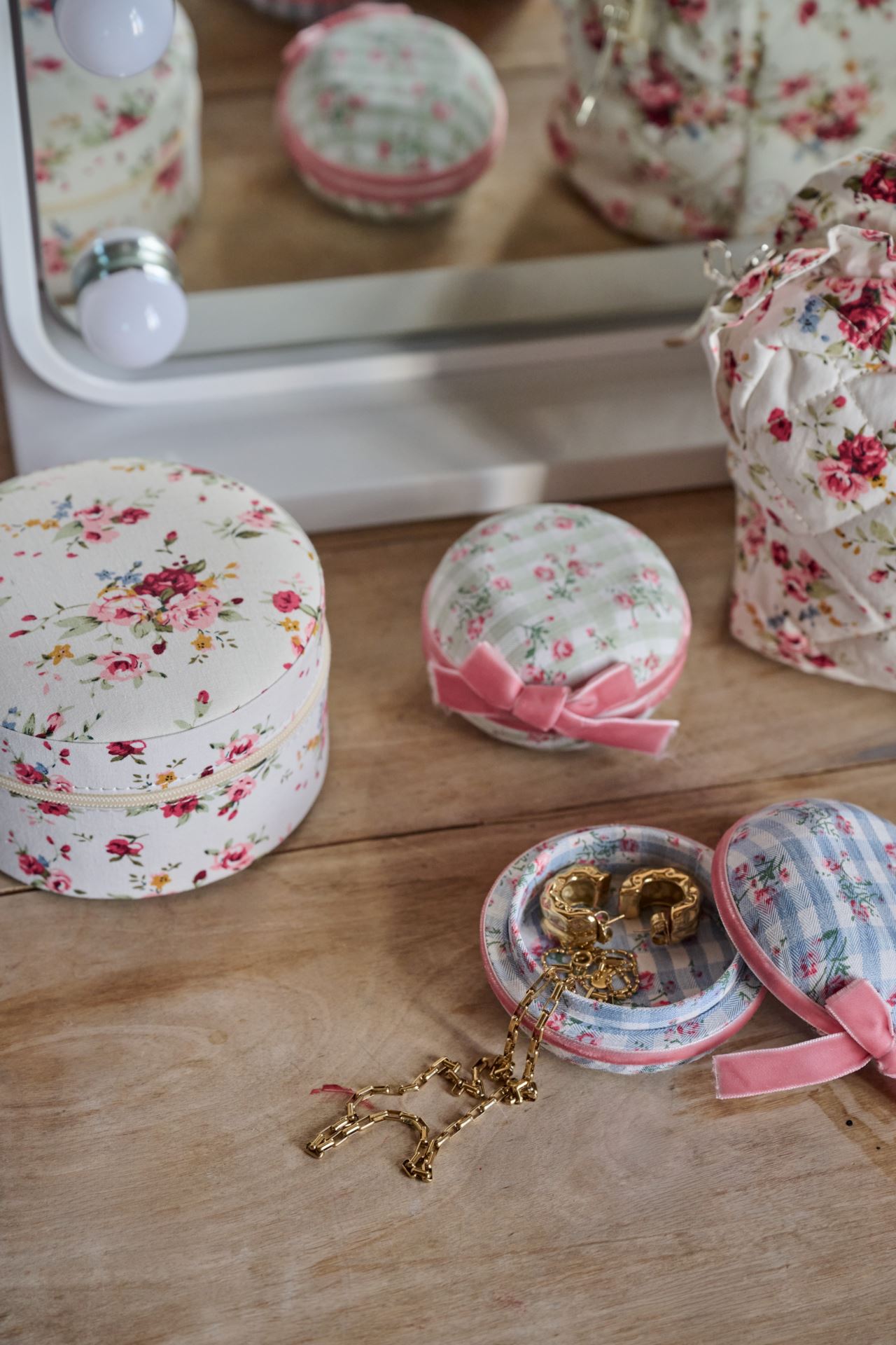 Korurasia vetoketjulla valkoinen - 2