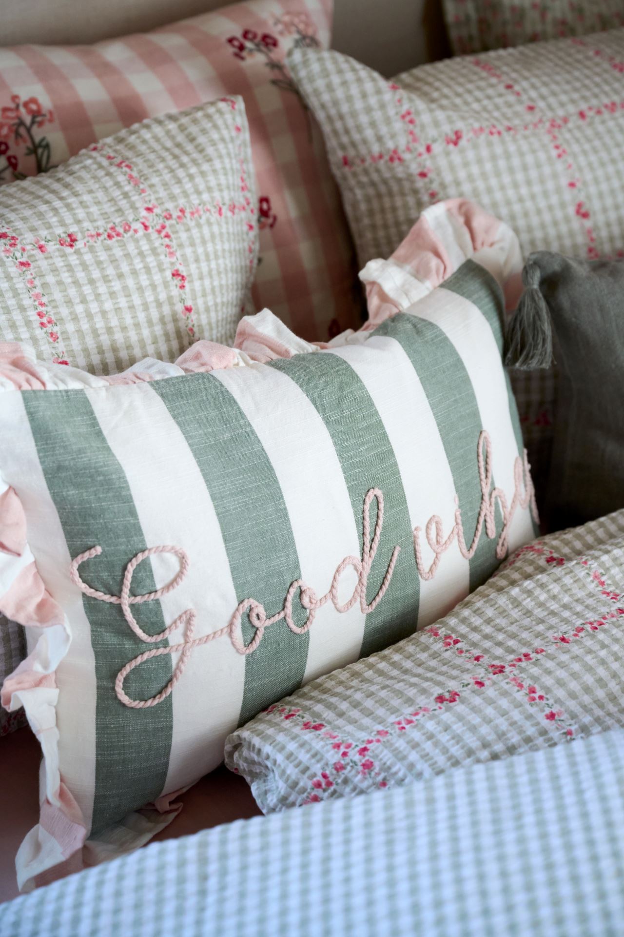 Koristetyyny moniväri - 4