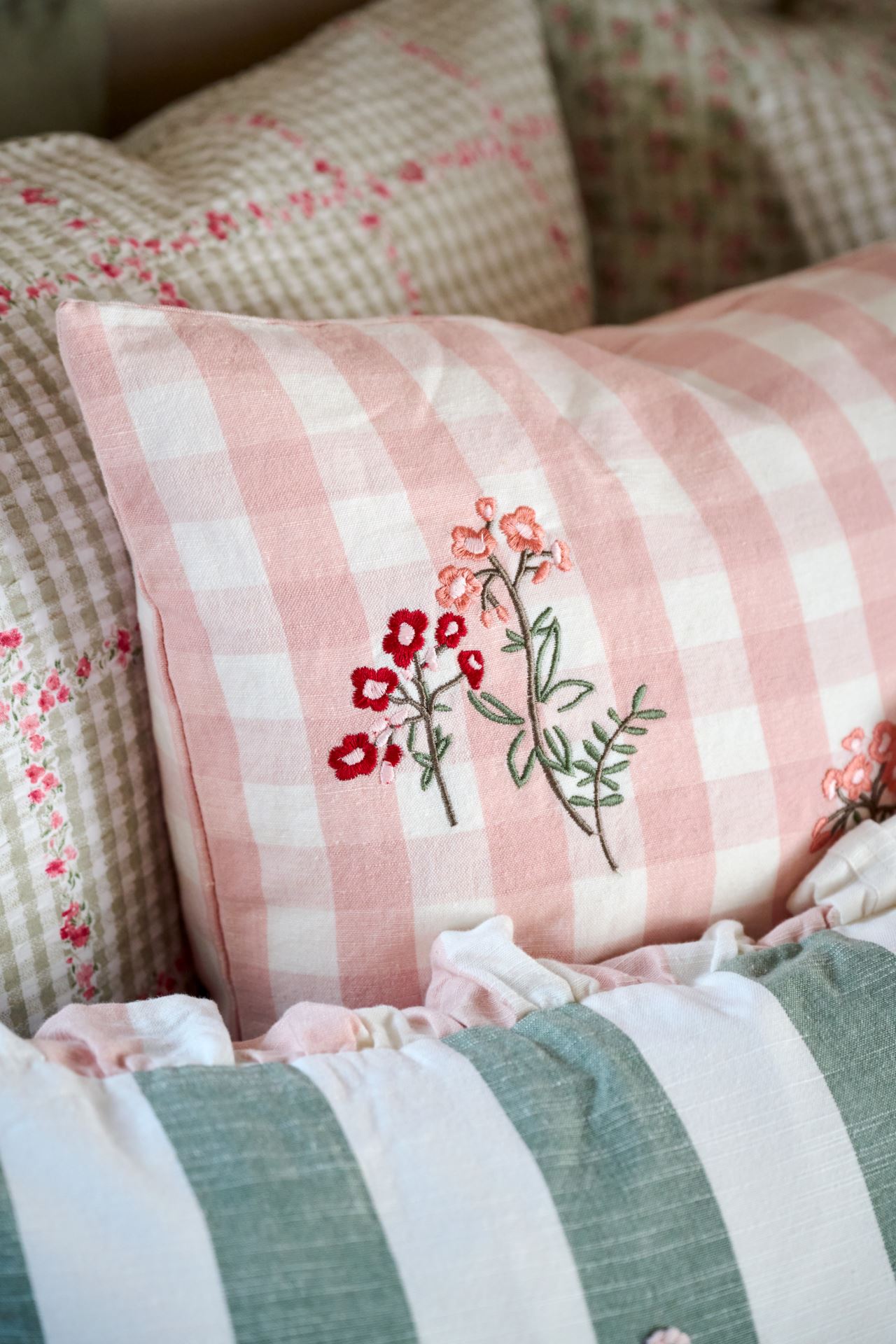 Koristetyyny moniväri - 2