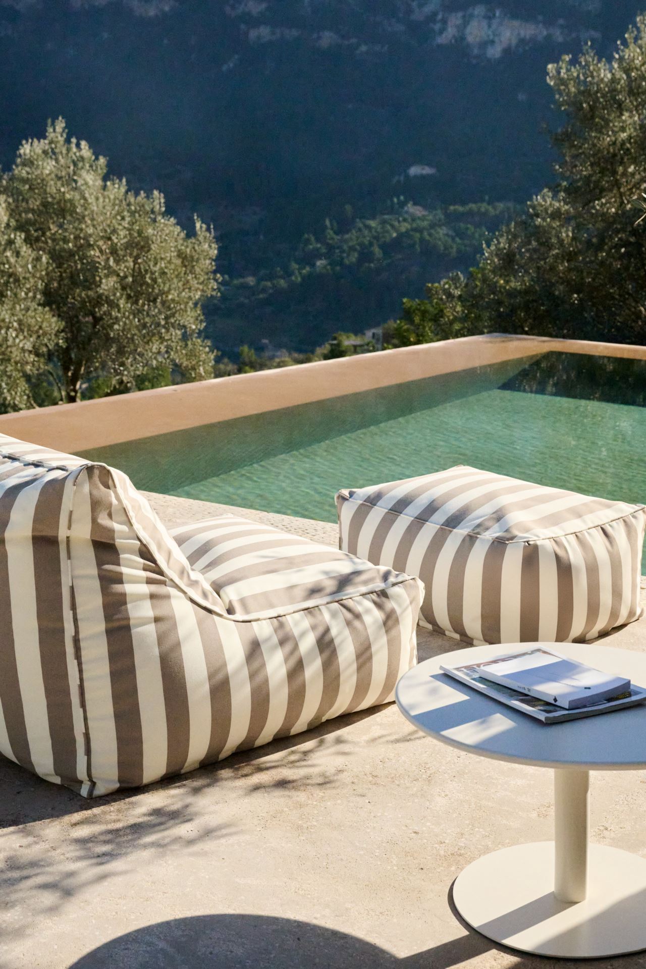 Puutarhapöytä luonnonvalkoinen - 2