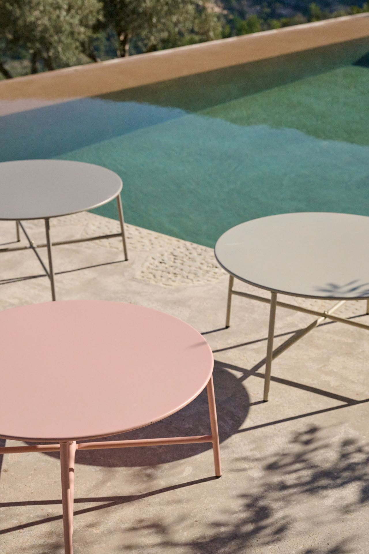 Puutarhapöytä puuteriroosa - 2