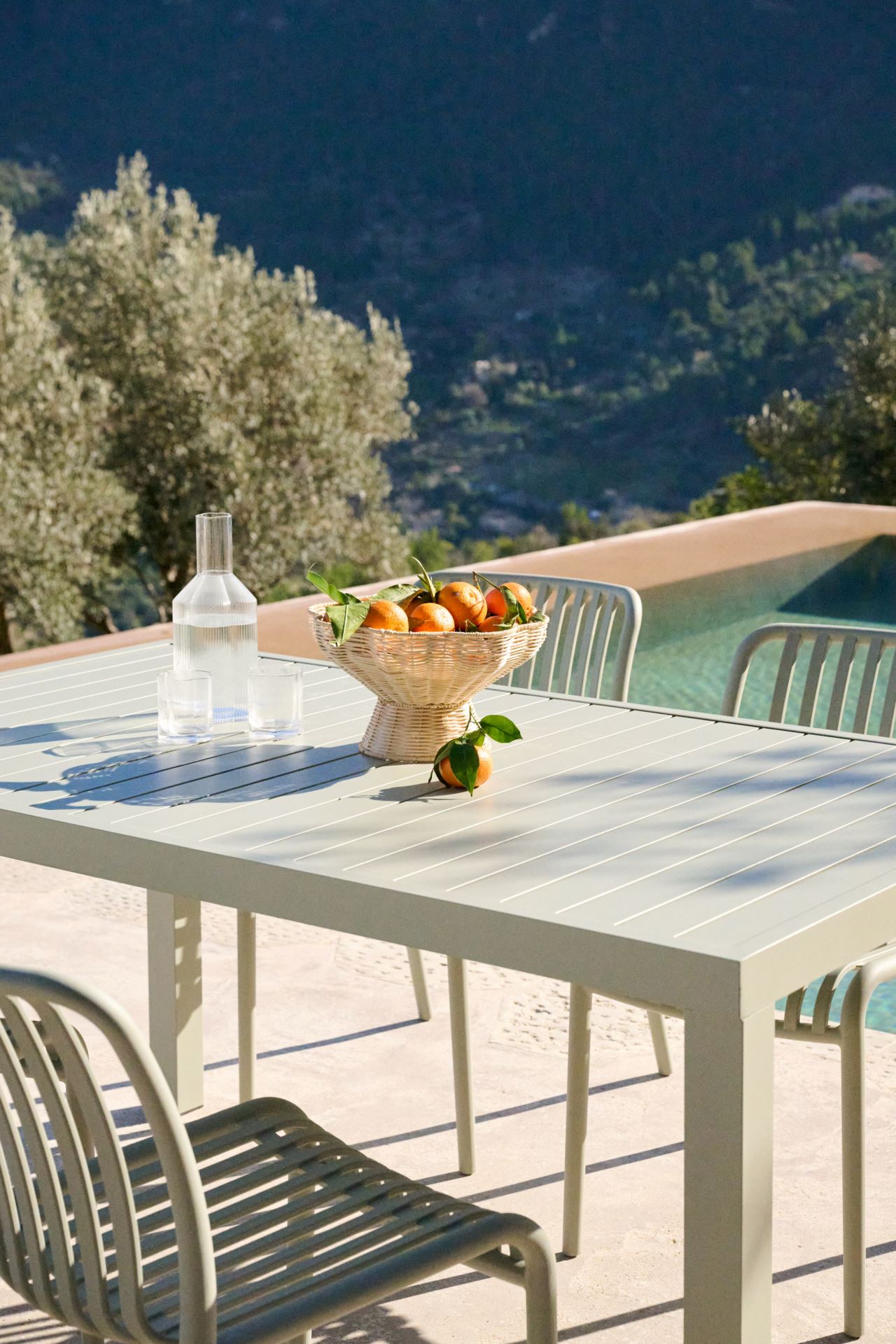 Puutarhapöytä harmaanvihreä - 2