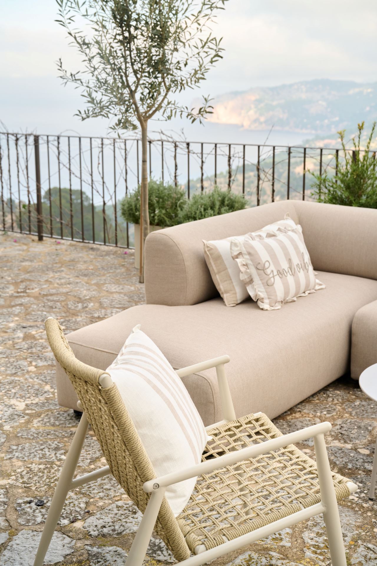 Koristetyyny beige - 4