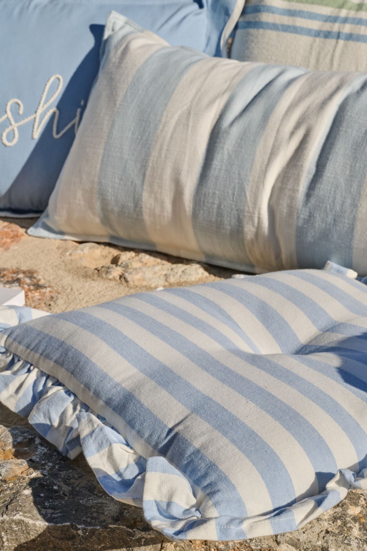 Koristetyyny taivaansininen - 2