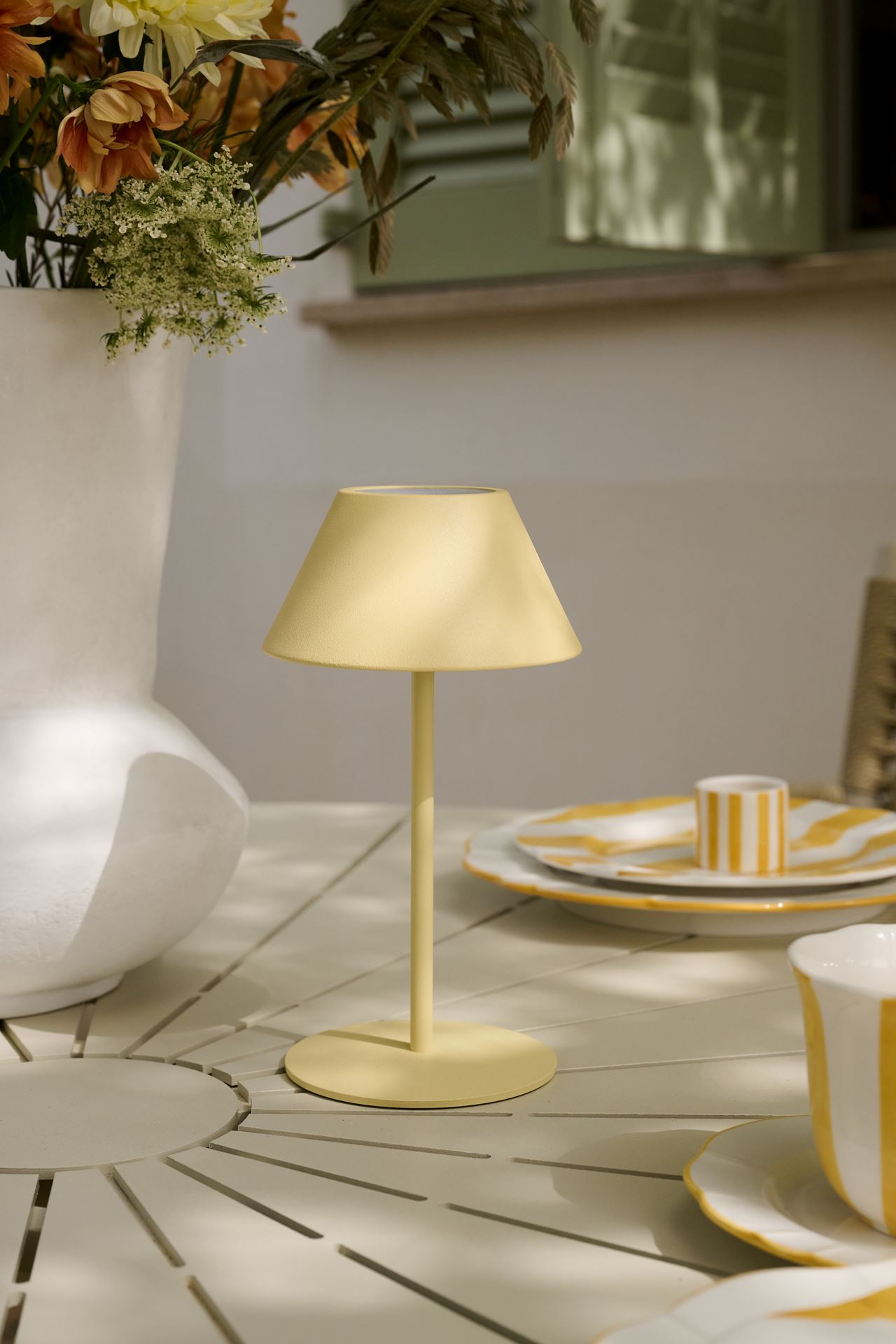 Ladattava pöytävalaisin vaaleankeltainen - 6