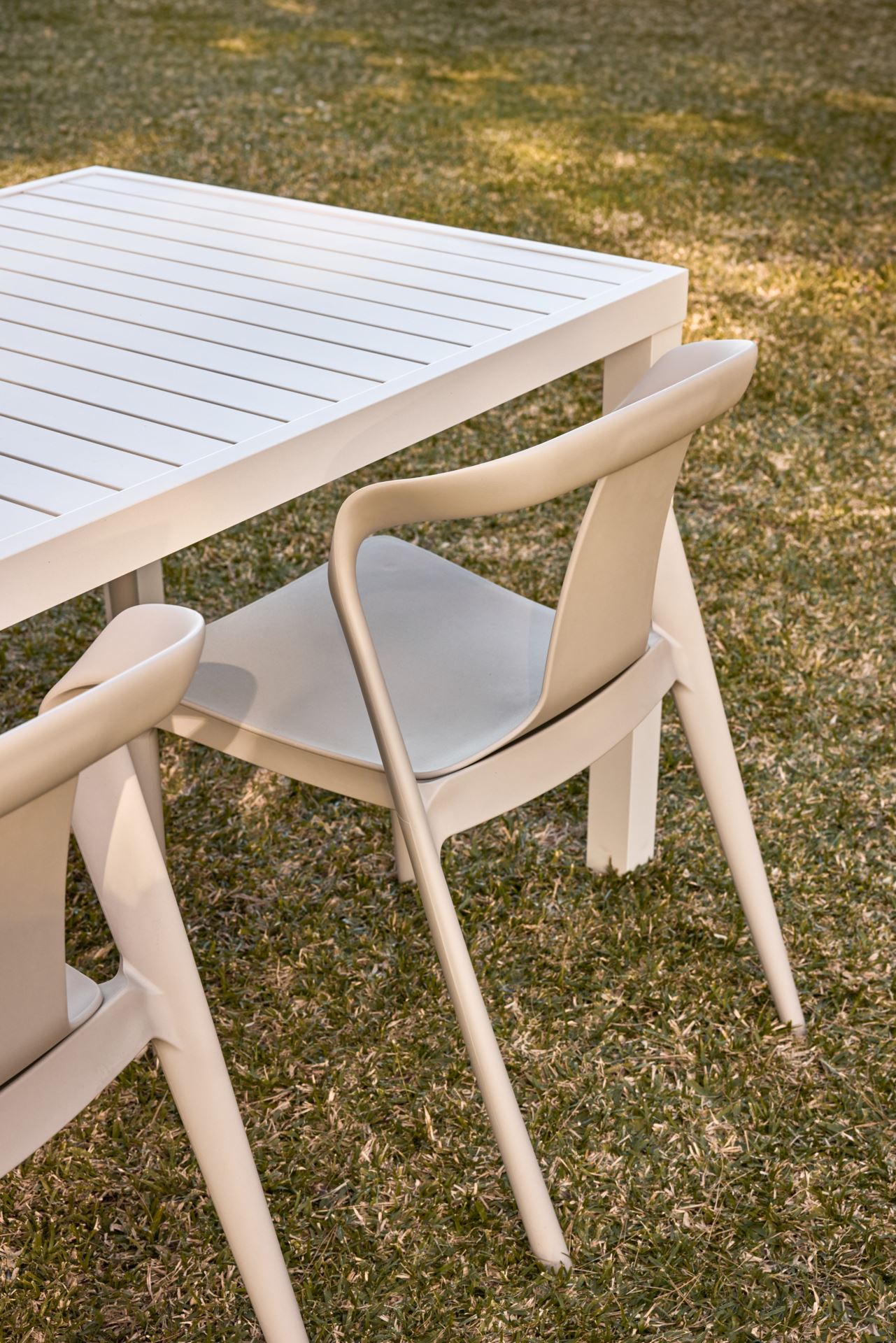 Puutarhapöytä luonnonvalkoinen - 2