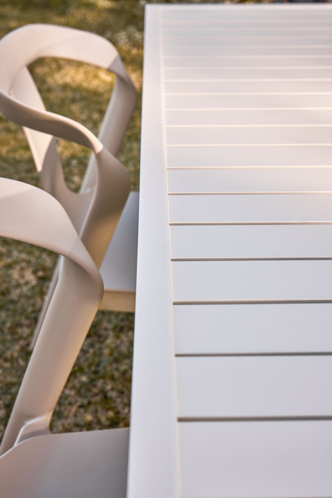 Puutarhapöytä luonnonvalkoinen - 4