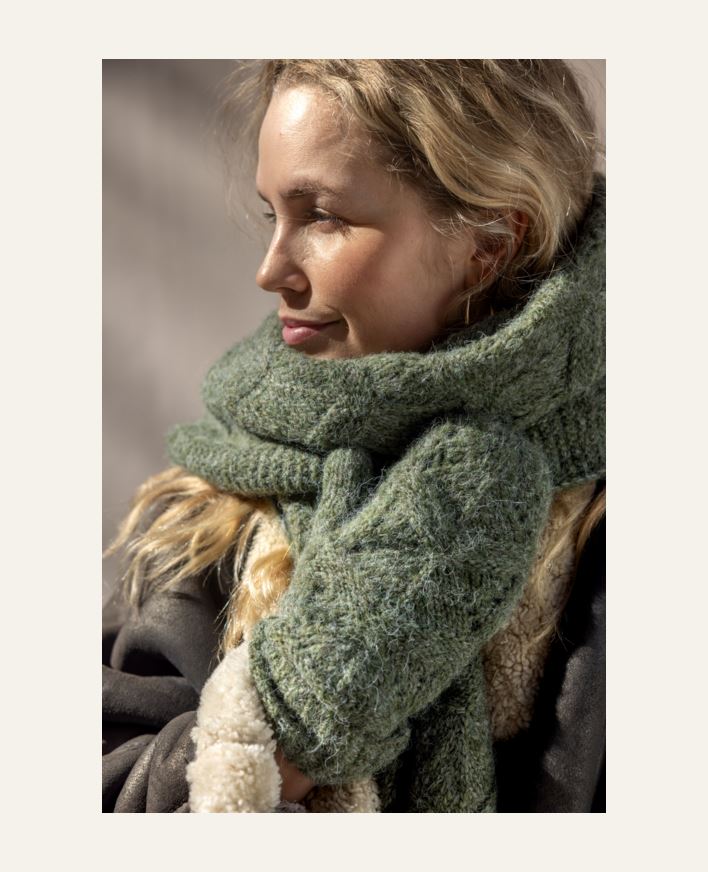 Knitted scarf oliivinvihreä - 40x200 cm oliivinvihreä - 1