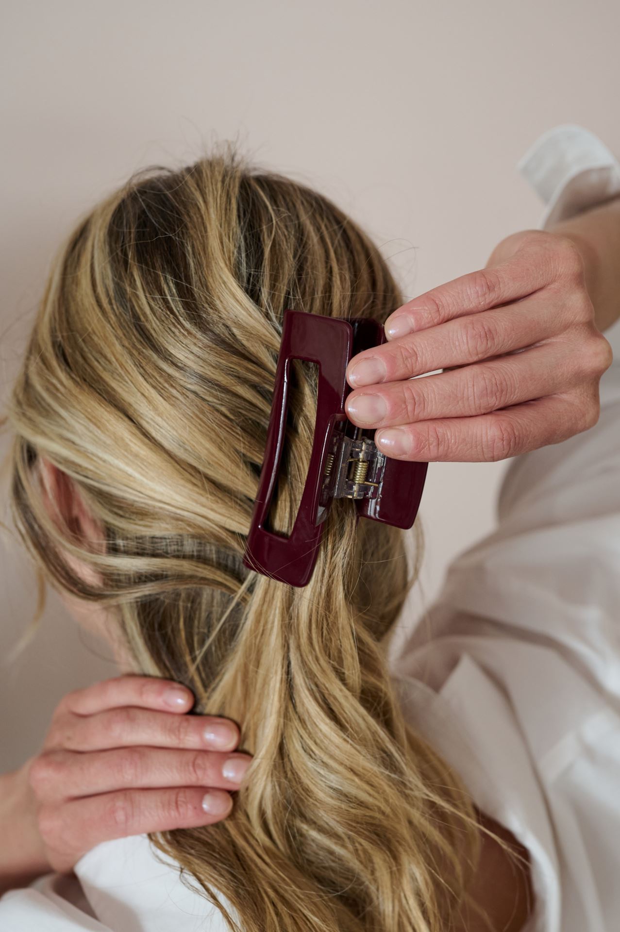 Hiusklipsi viininpunainen - 2