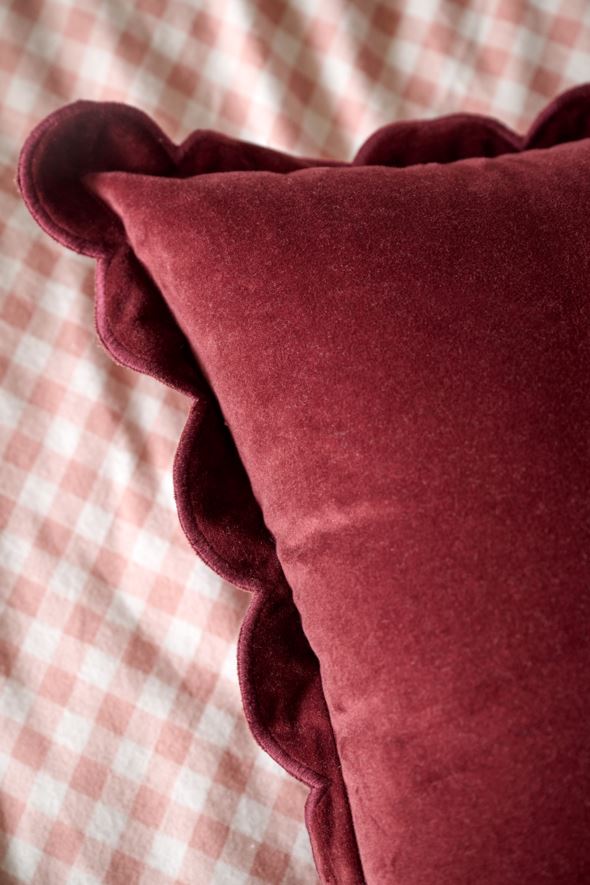Koristetyynynpäällinen viininpunainen - 2
