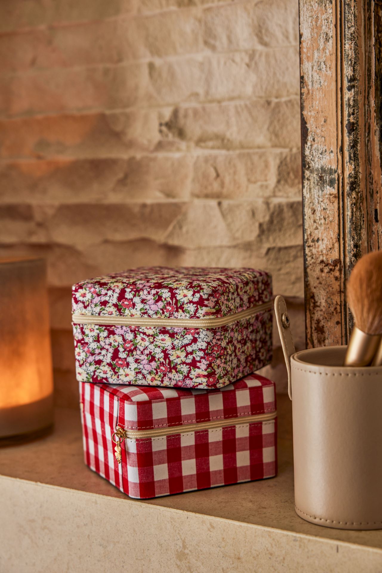 Meikkisivellinkotelo beige - 2