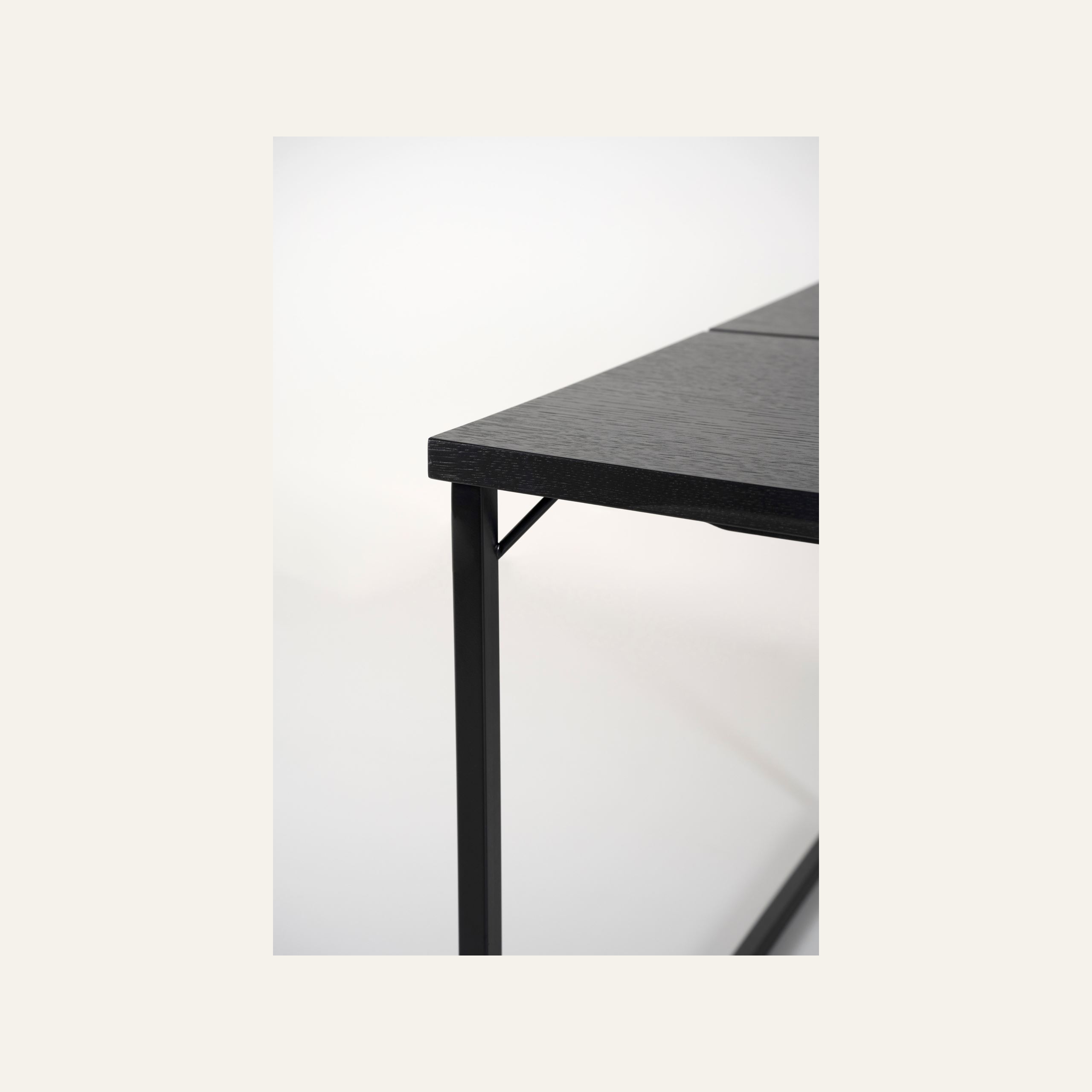 Ruokapöytä musta - 4