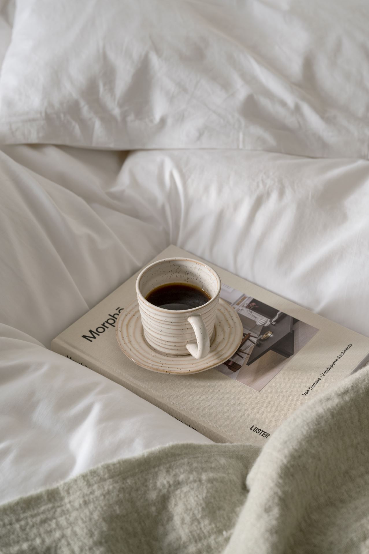 Kuppi aluslautasella vaalean beige - 2