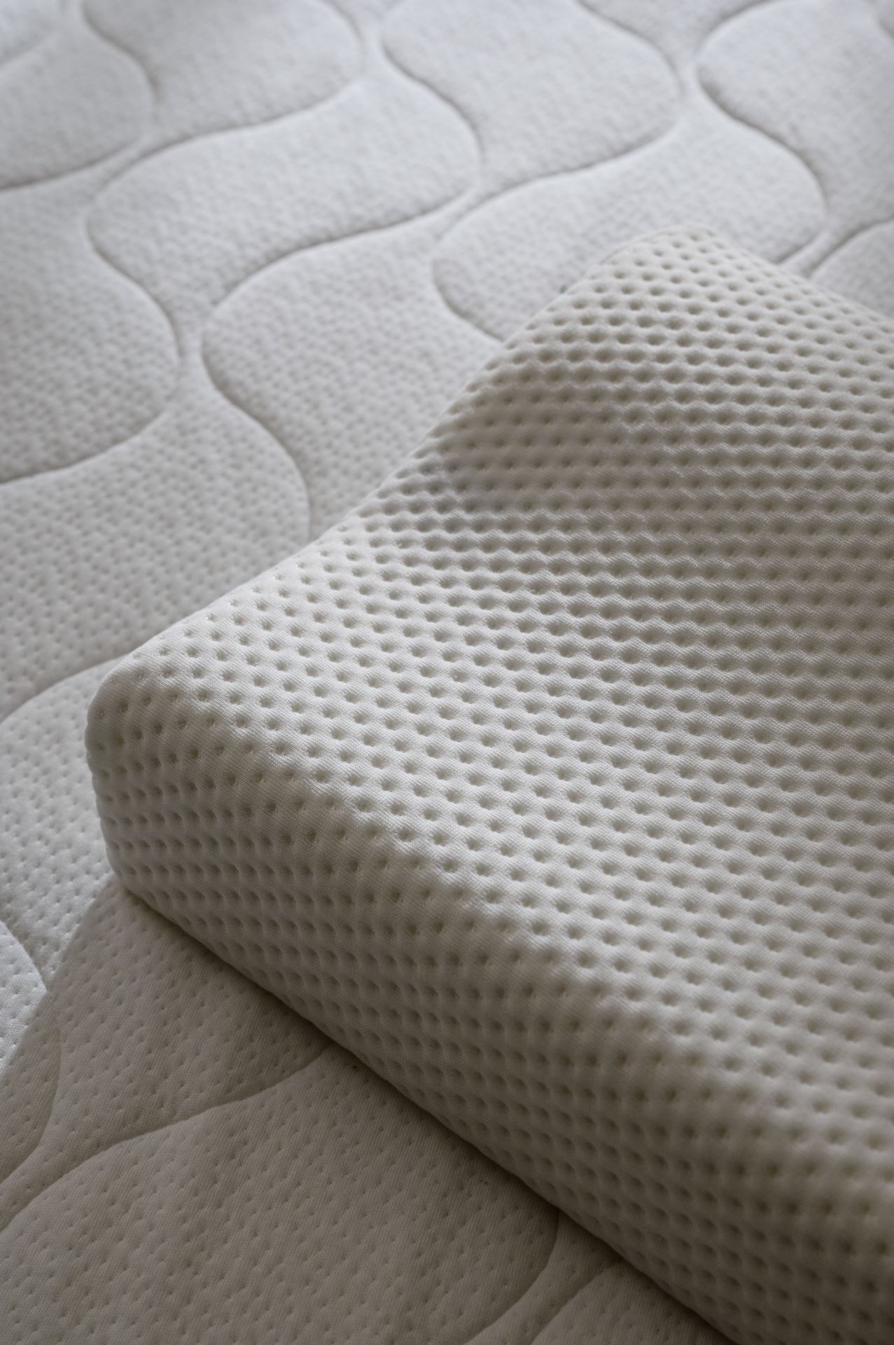 Ergonominen tyyny luonnonvalkoinen - 3