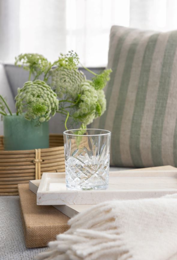 Lasi läpikuultava - 3