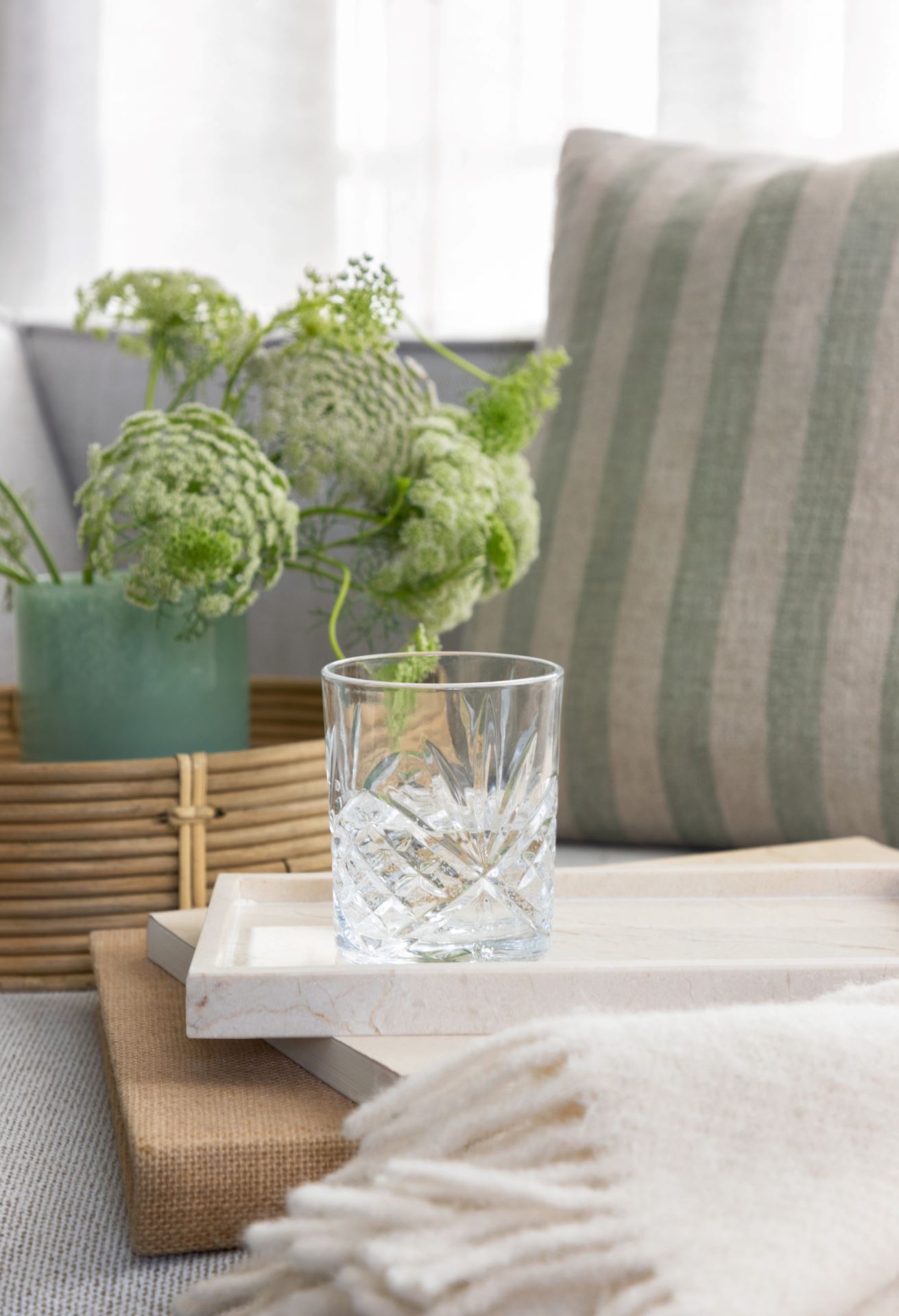 Lasi läpikuultava - 3