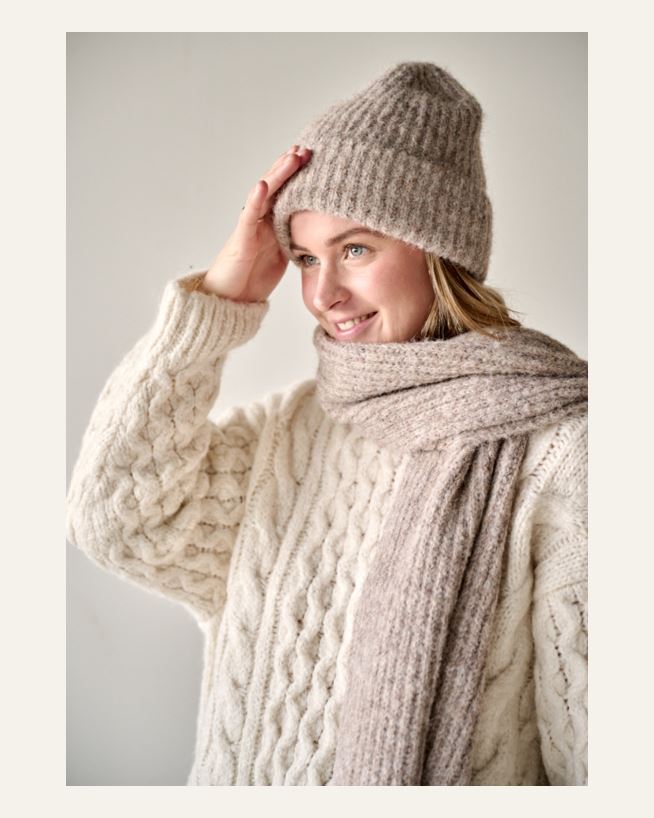 Knitted scarf hiekka - 33x194 cm hiekka - 1