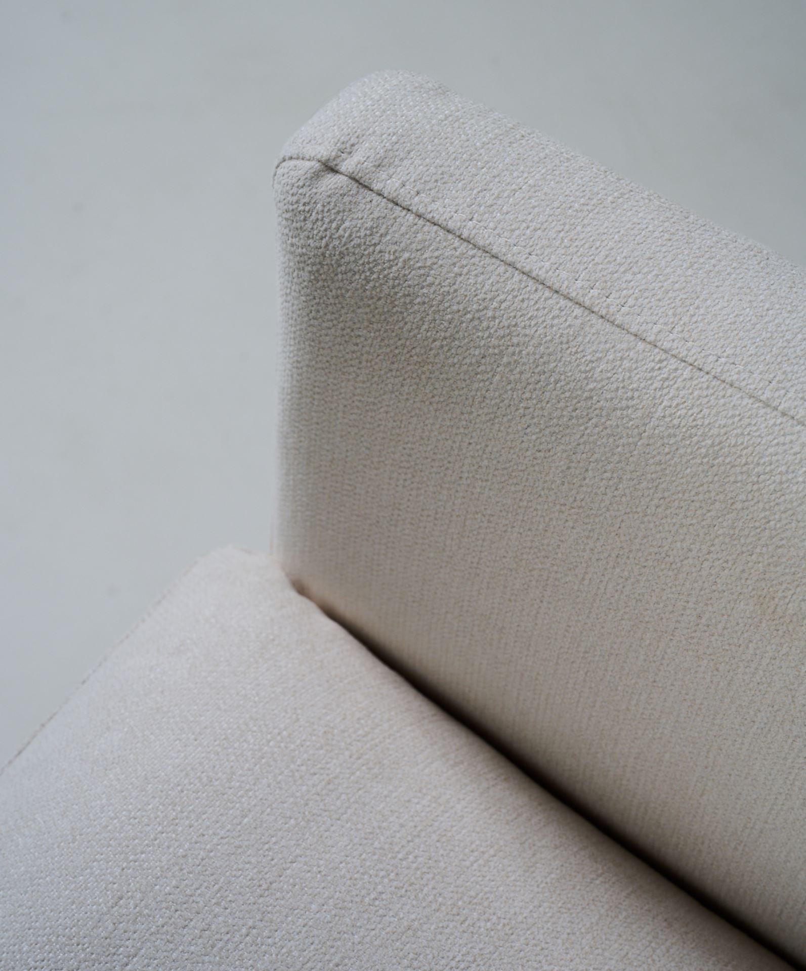 3-istuttava sohva valkoinen - 4