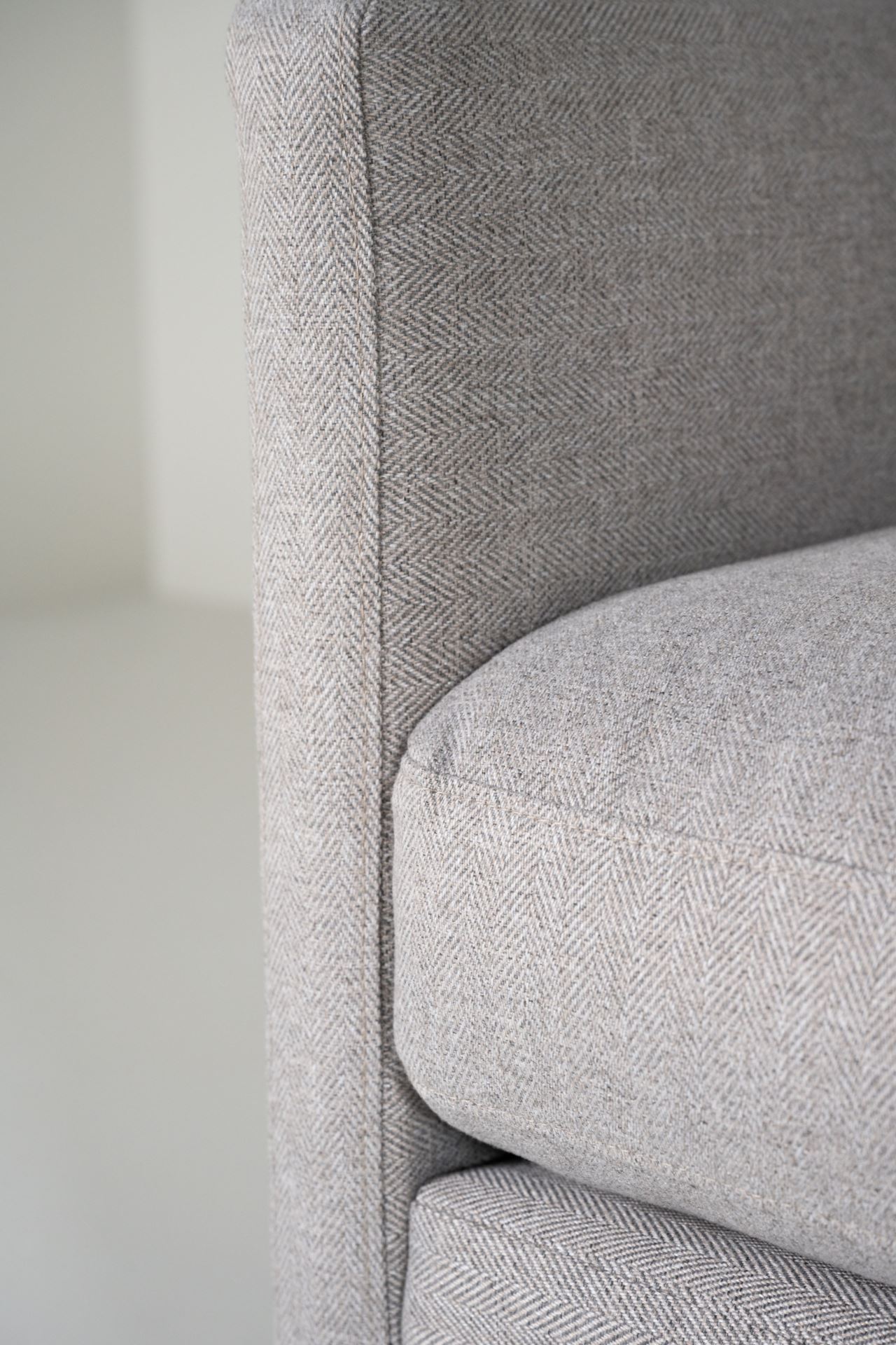 3-istuttava sohva vaaleanharmaa - 12