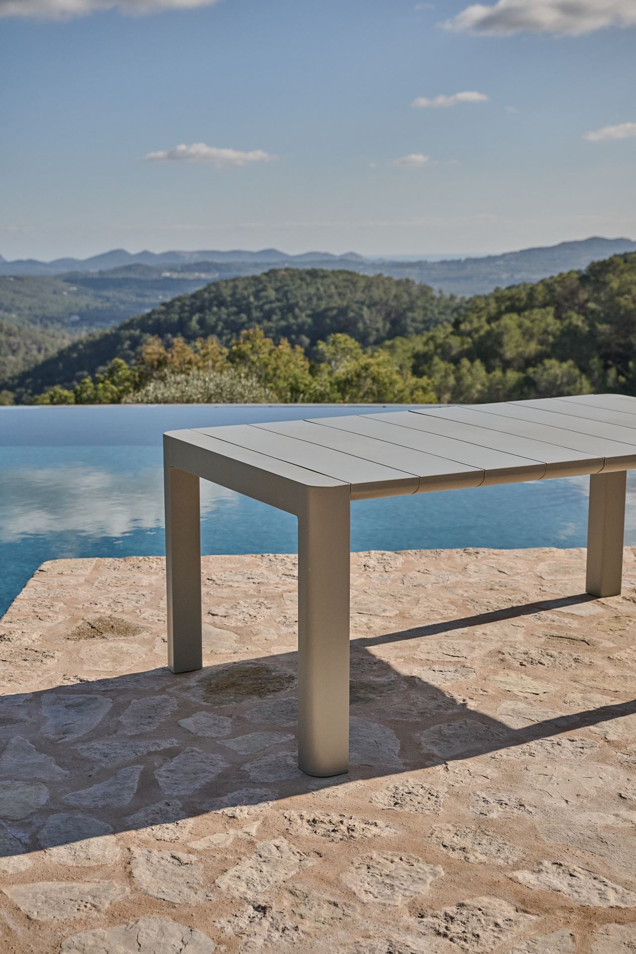 Puutarhapöytä harmaanvihreä - 6