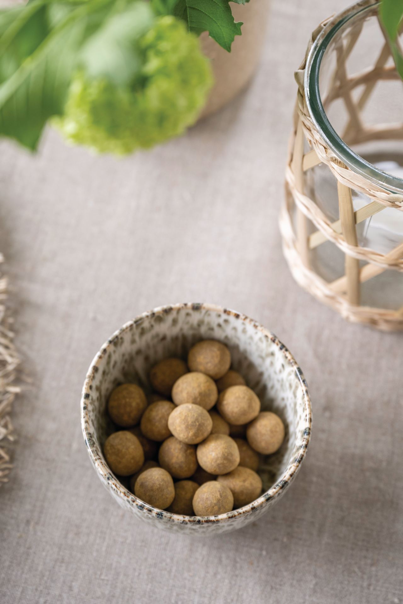 Maitosuklaa ja lakritsijauhe ruskea - 2