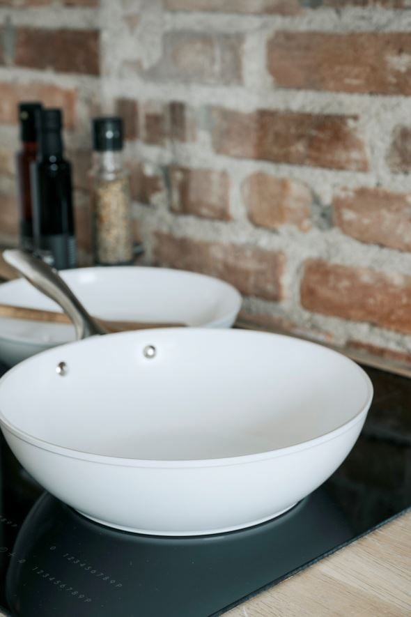 Wokkipannu valkoinen - 2