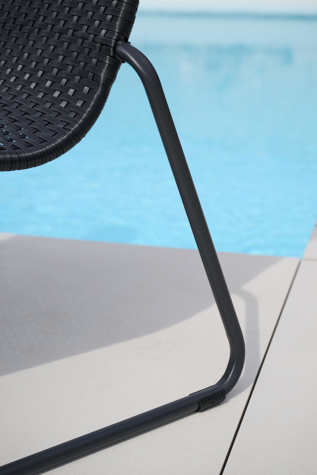 Puutarhatuoli musta - 4