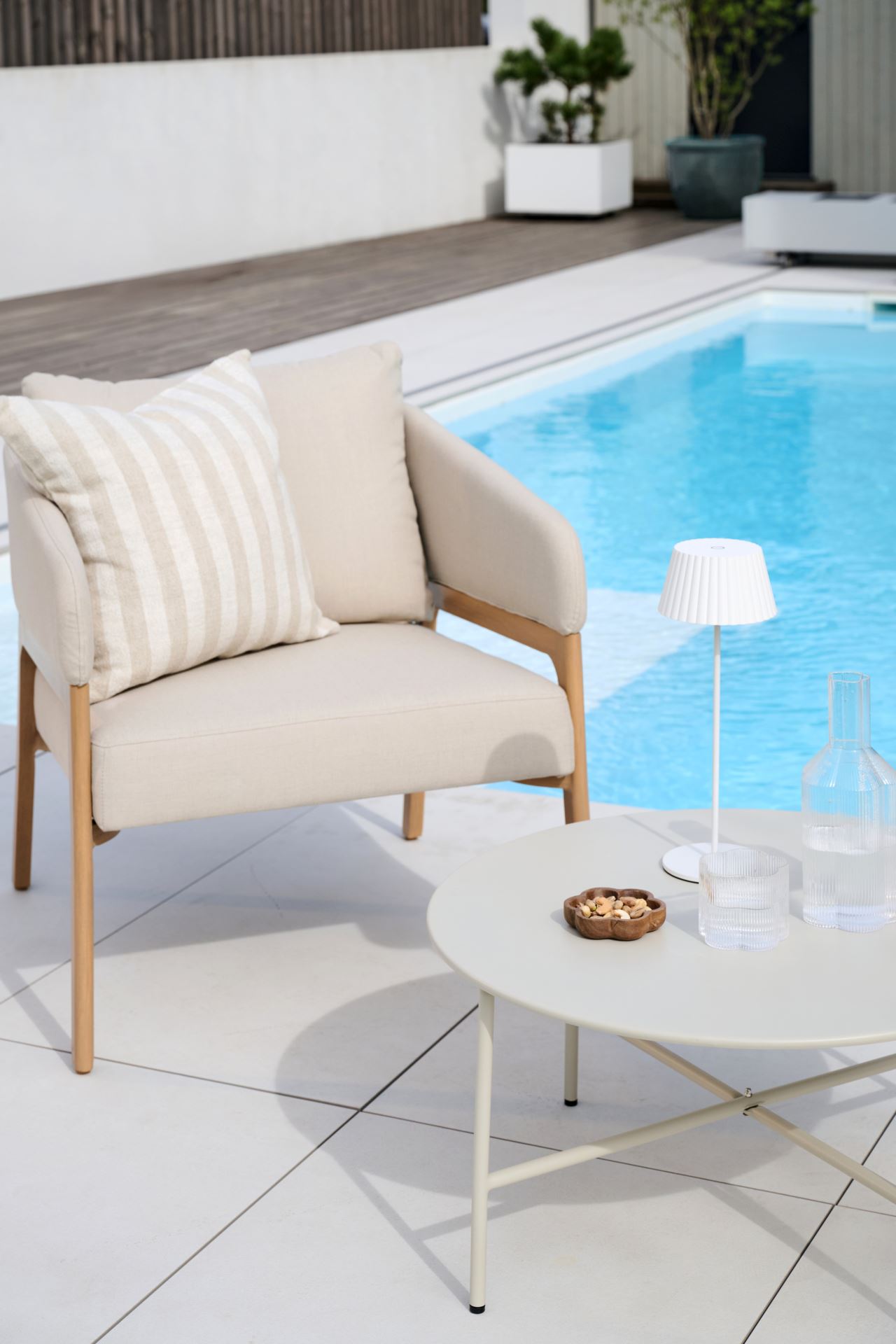 Puutarhapöytä beige - 2