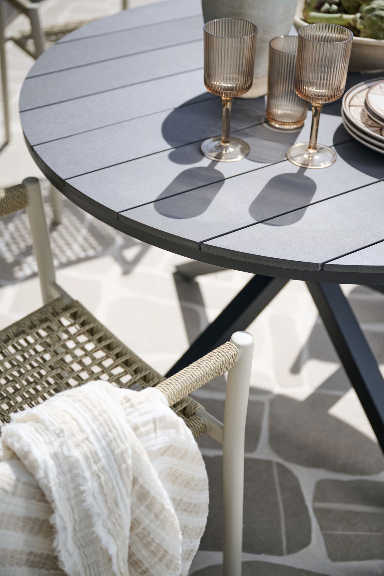 Puutarhapöytä musta - 6