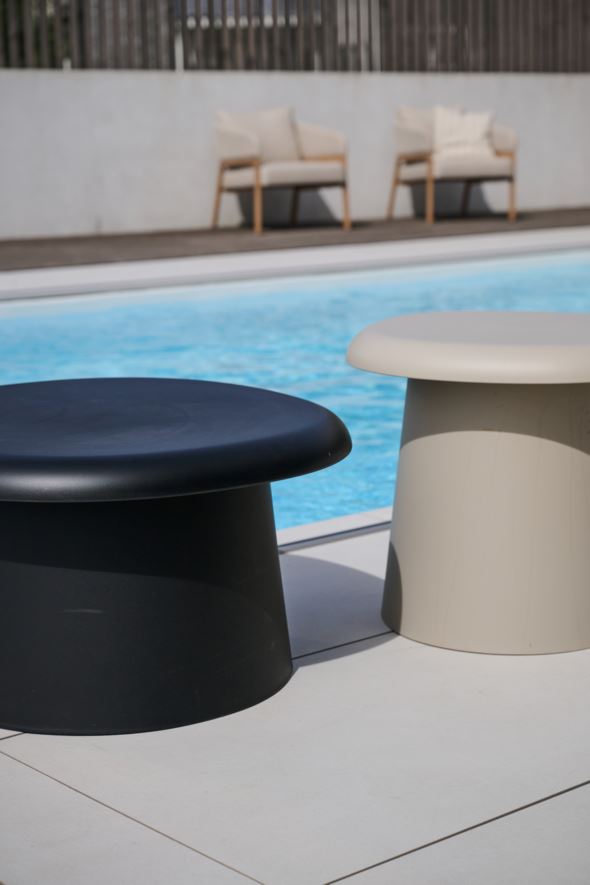 Puutarhapöytä musta - 2