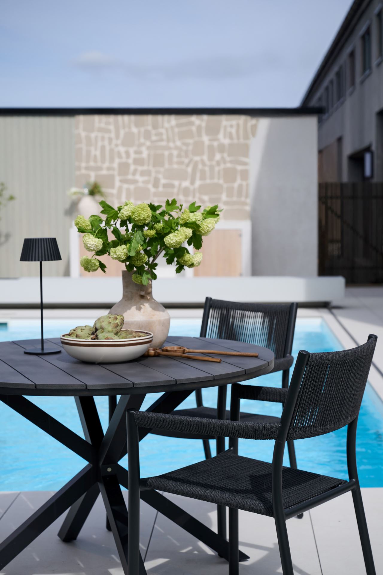 Puutarhapöytä musta - 2